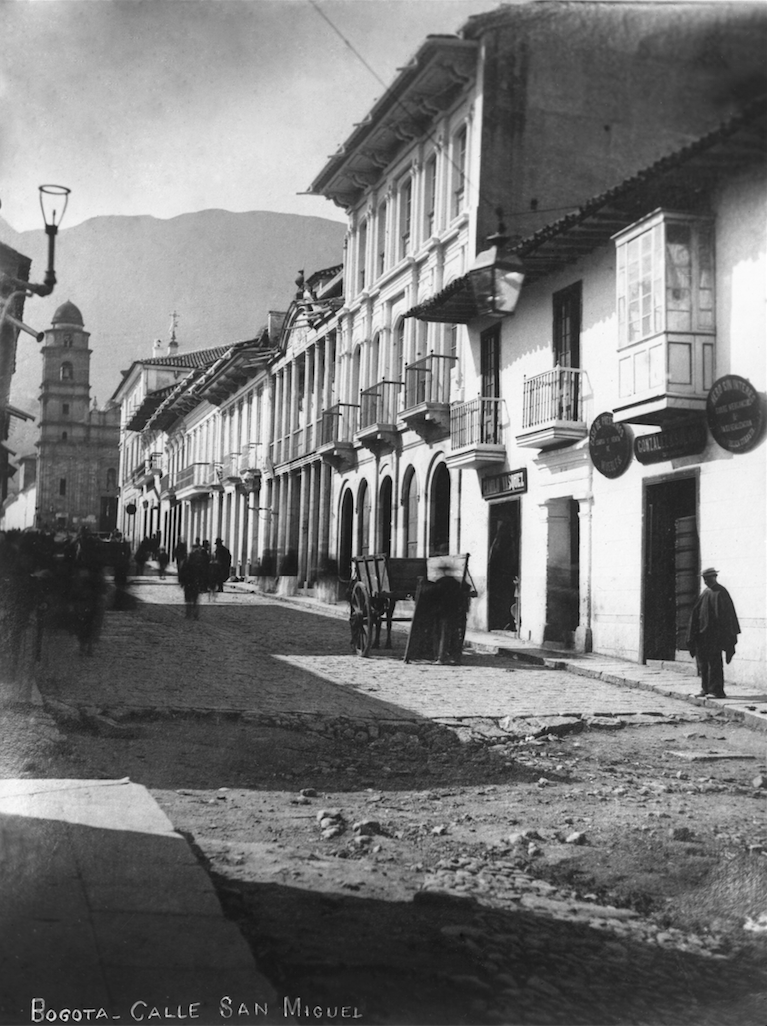 Plaza de Bolívar en los años cincuenta